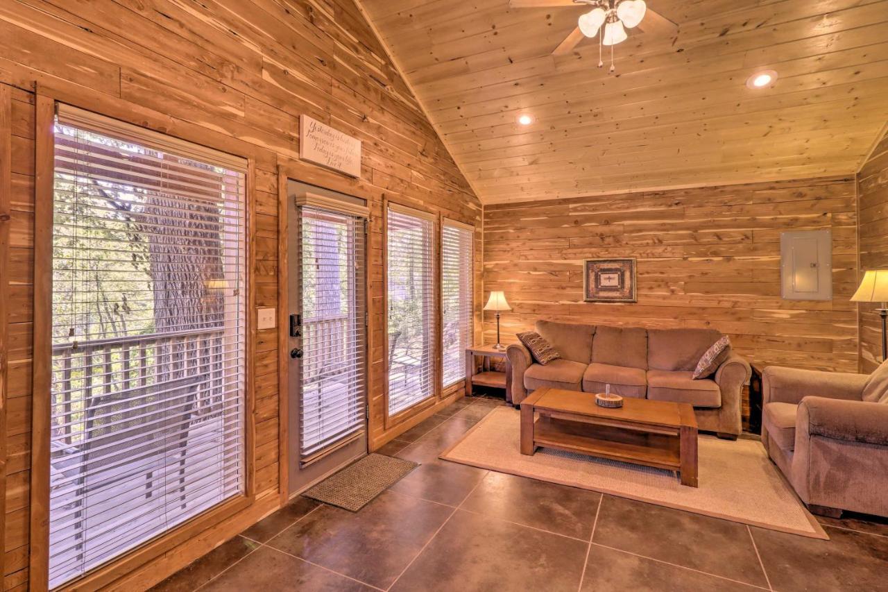 Heber Springs Cabin With Deck And River Views! Bagian luar foto