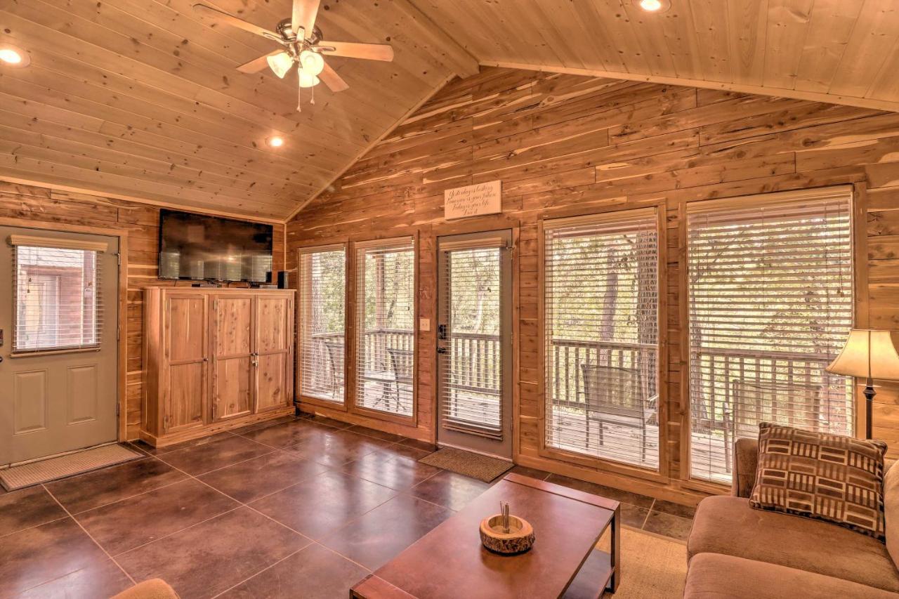 Heber Springs Cabin With Deck And River Views! Bagian luar foto