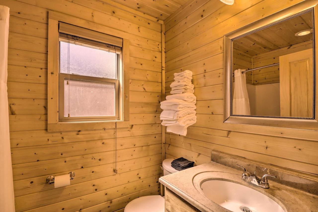 Heber Springs Cabin With Deck And River Views! Bagian luar foto