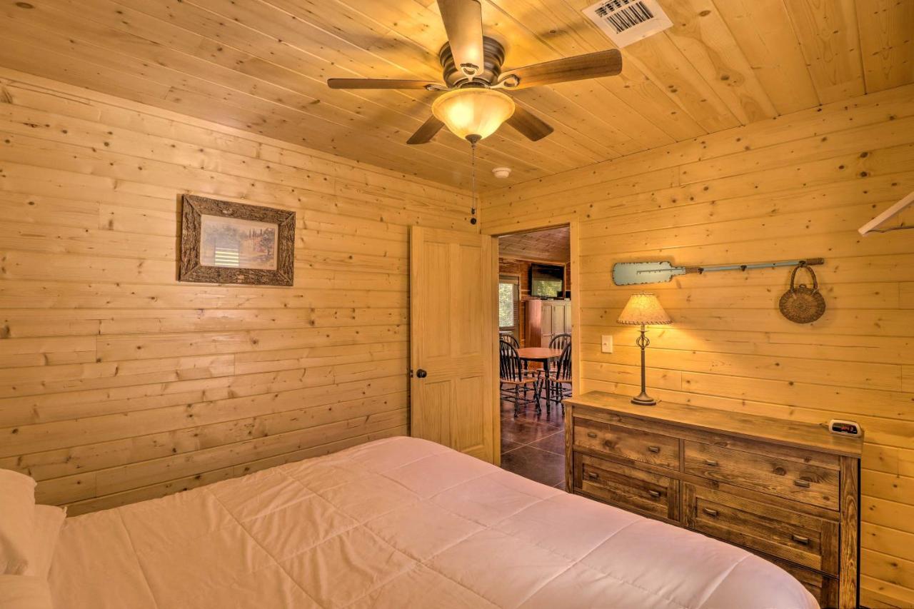 Heber Springs Cabin With Deck And River Views! Bagian luar foto