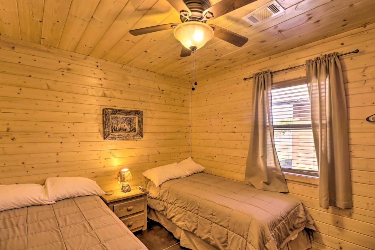 Heber Springs Cabin With Deck And River Views! Bagian luar foto